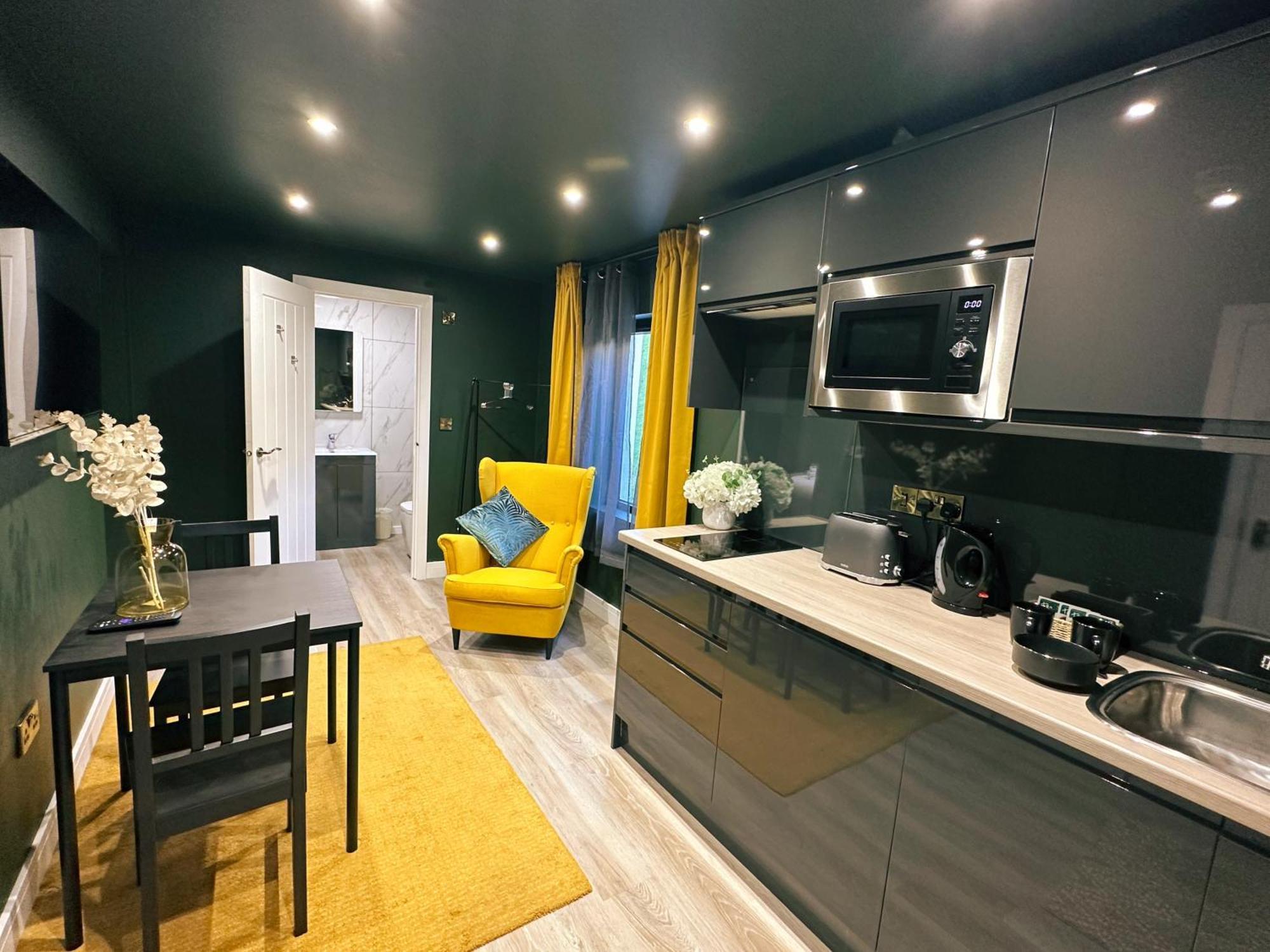 Sky City Apartments Ковентри Экстерьер фото